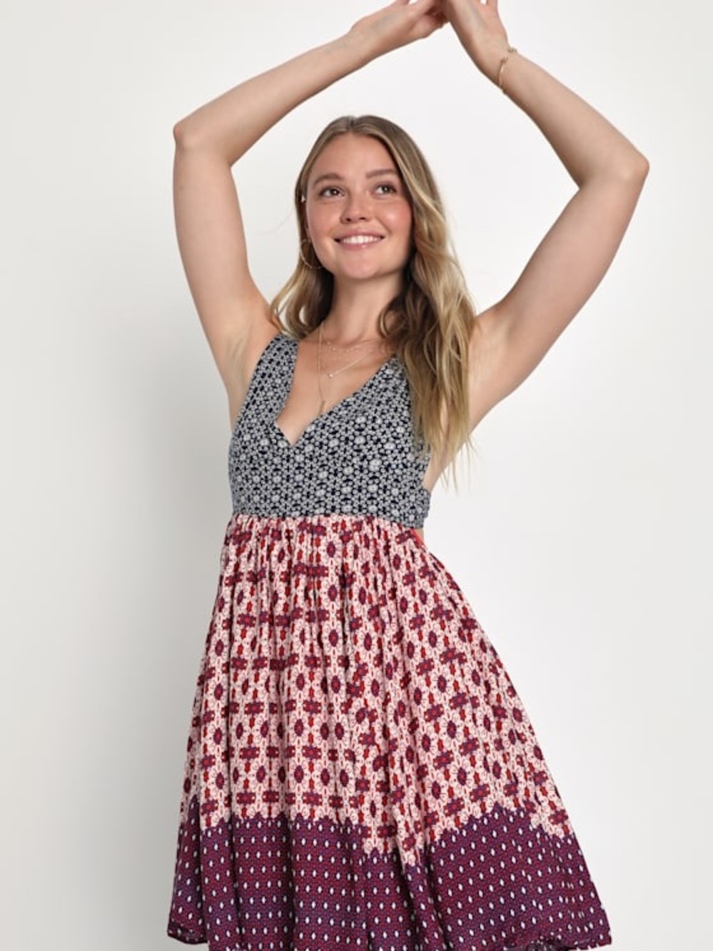 NWT’s Lulu’s Bohemian La Vie en Roses Navy Blue & Red Floral Print Dress size M - Picture 4 of 10